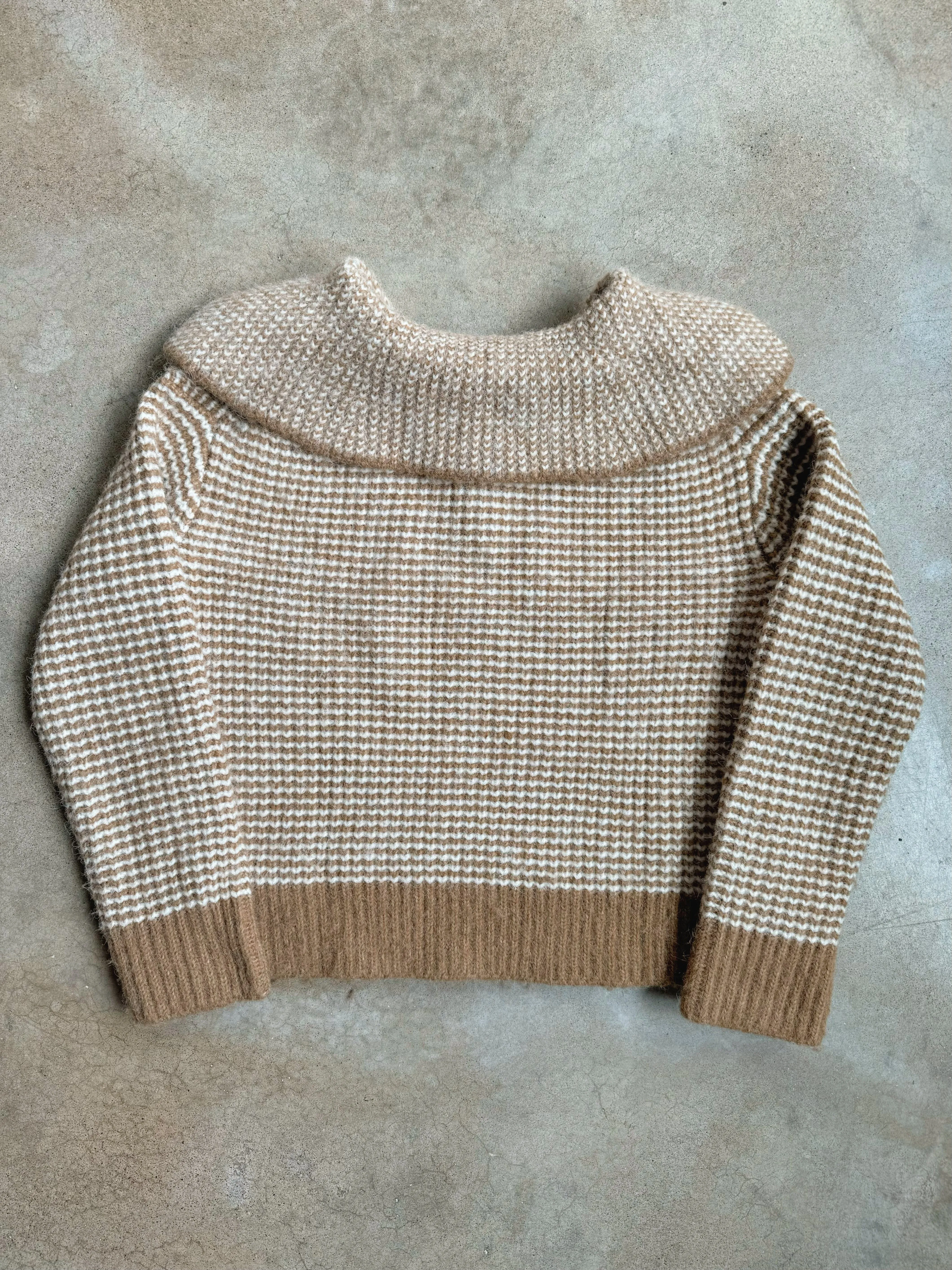 Banana Republic Neutral Wide Collar Sweater (M)