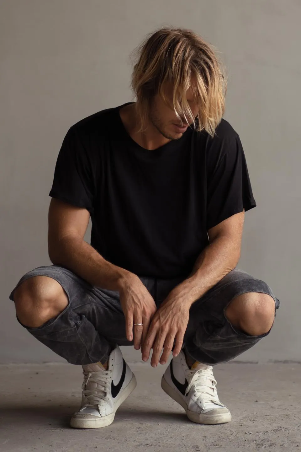 STONEWASHED SPLIT KNEE PANTS