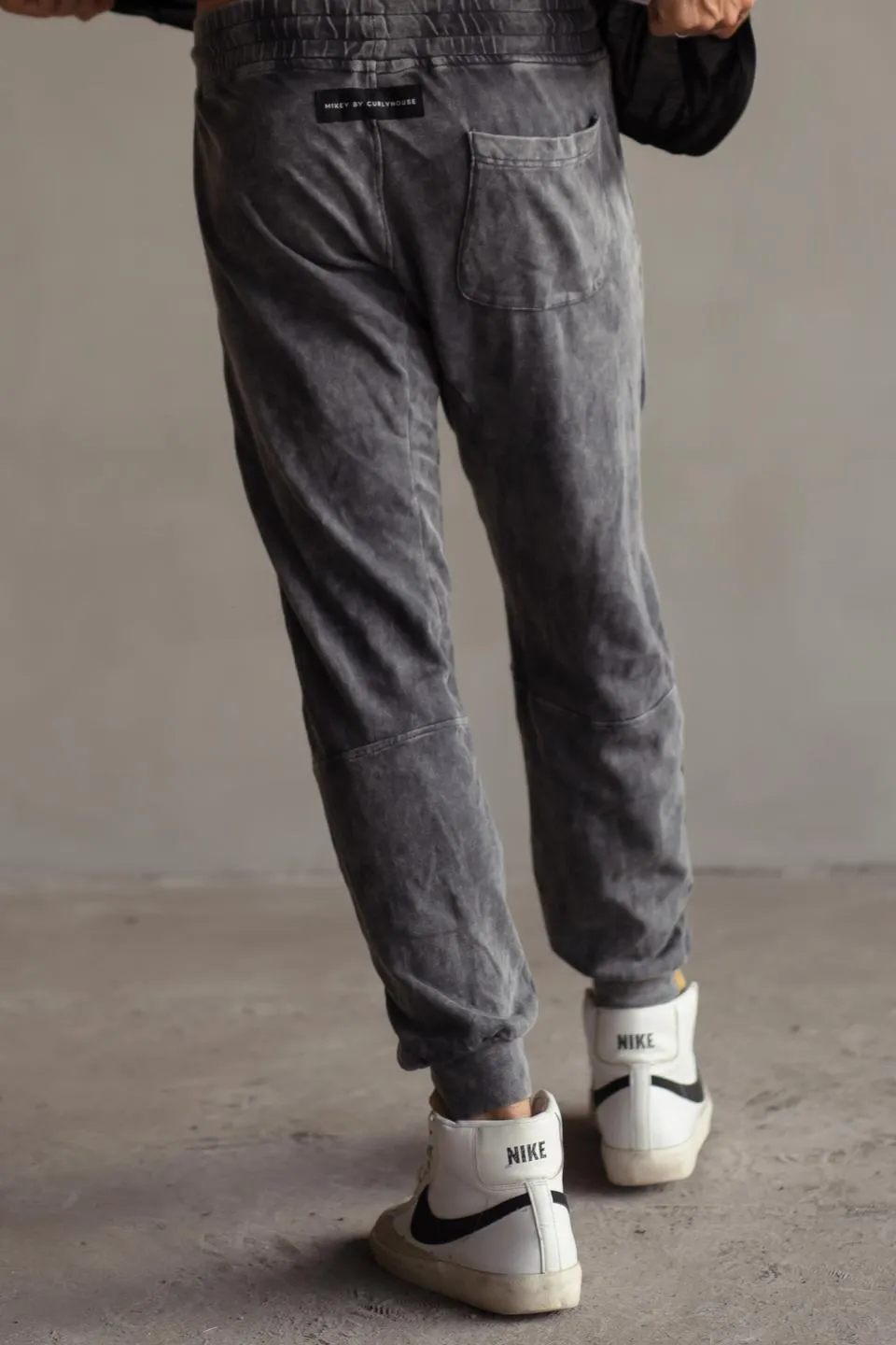 STONEWASHED SPLIT KNEE PANTS