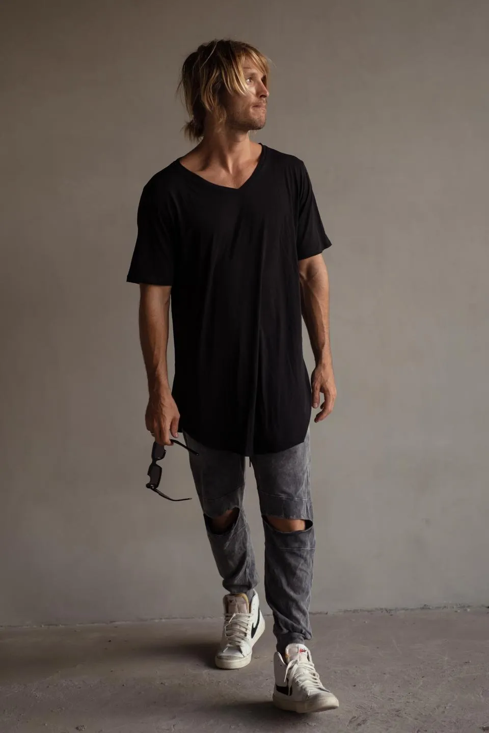 STONEWASHED SPLIT KNEE PANTS